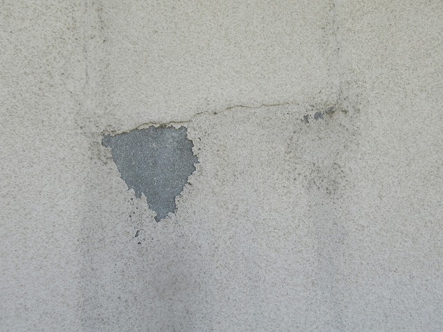 甲府市　外壁の剥がれ