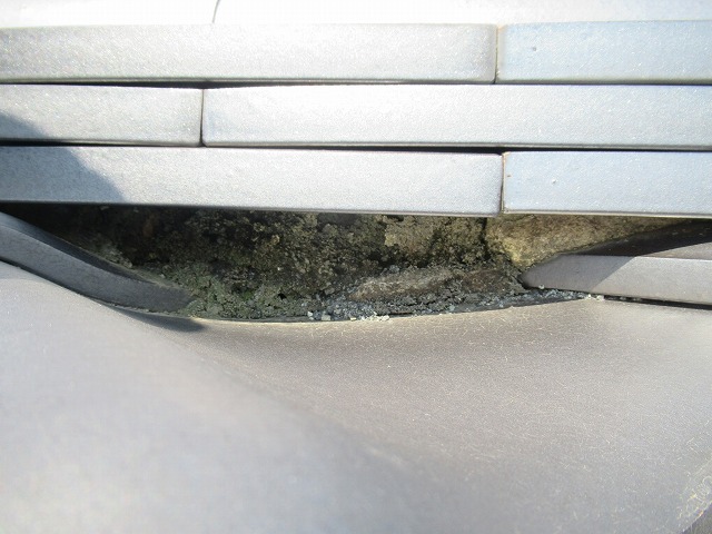 都留市　屋根漆喰破損