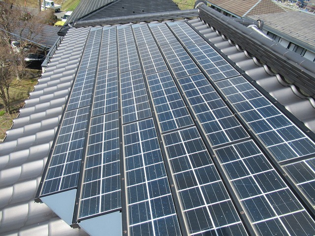 都留市　太陽光パネル