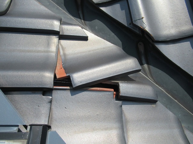 都留市　瓦破損