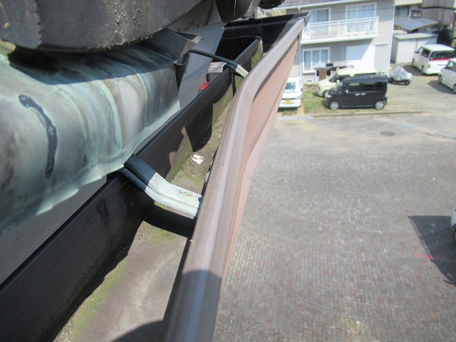 都留市　雨樋破損