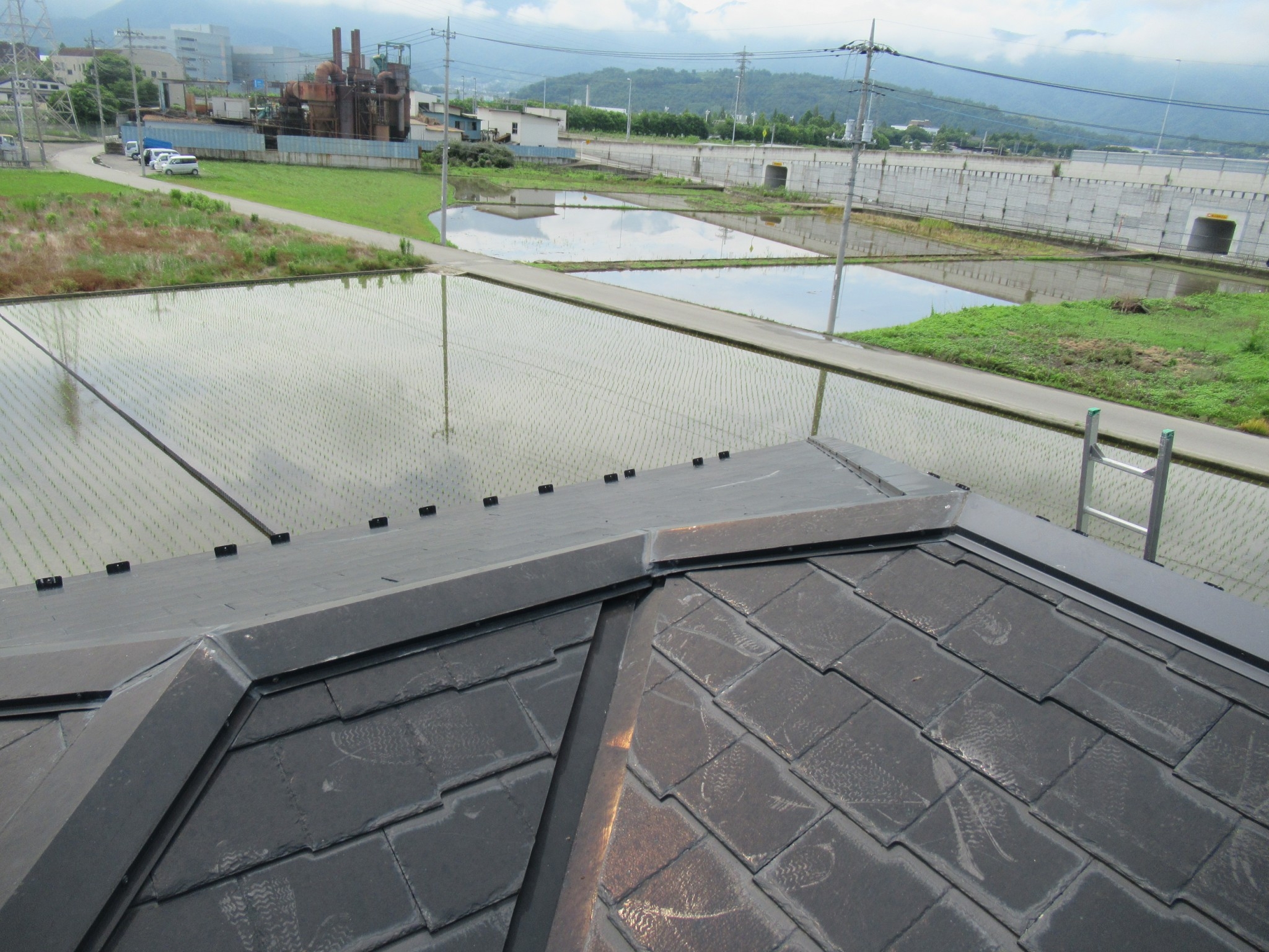 韮崎市　スレート材ひび