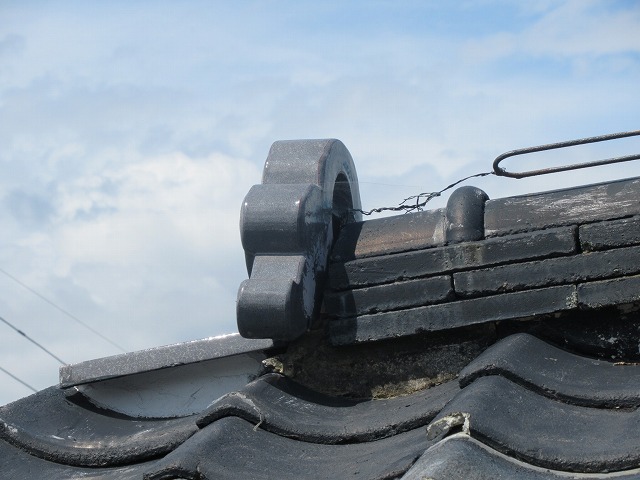 甲府市　漆喰破損　鬼瓦ずれ