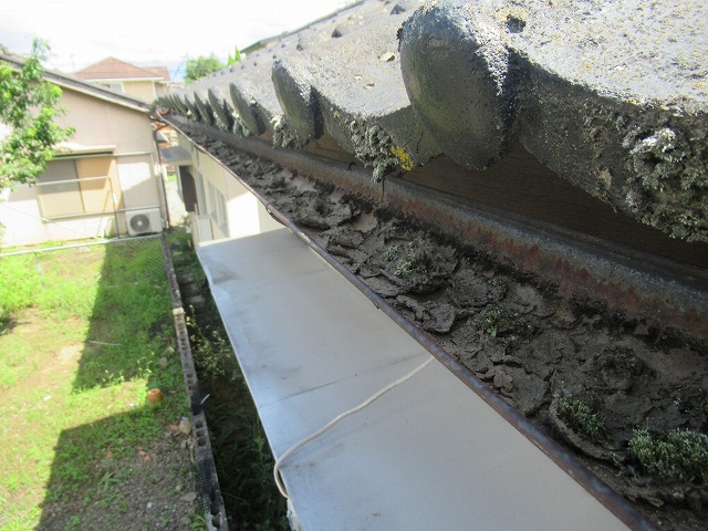 甲府市　雨樋歪み　雨樋詰まり