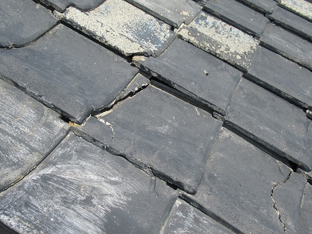 甲府市　瓦破損