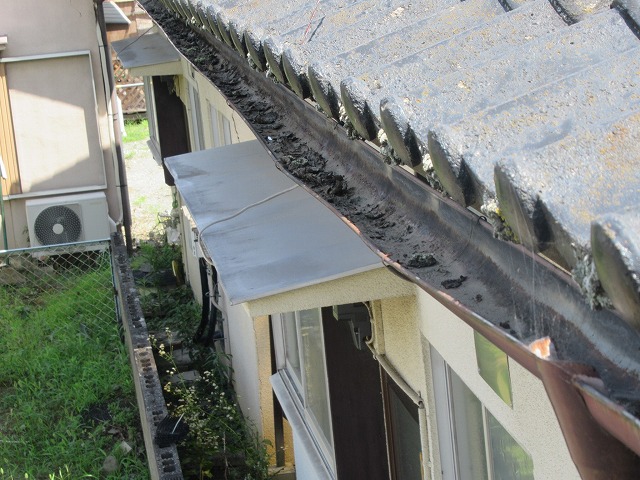 甲府市　雨樋　歪み