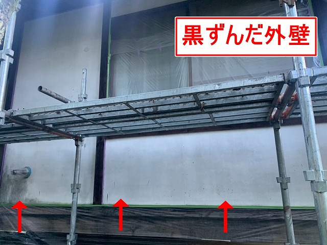 八ヶ岳高原海の口自然郷の別荘で黒ずみ・カビの発生した外壁