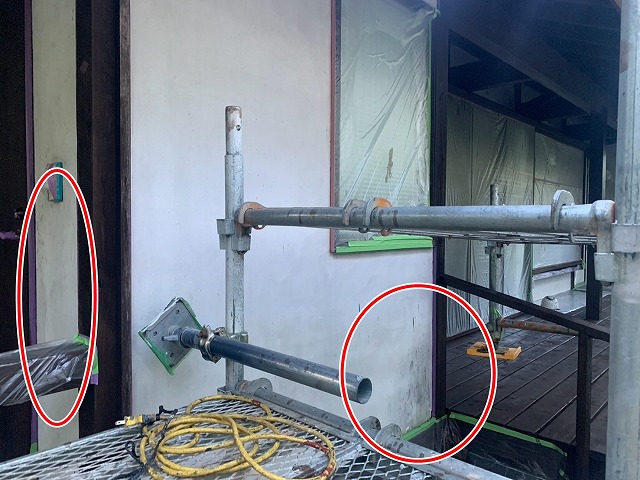 八ヶ岳高原海の口自然郷の別荘で黒ずみ・カビの発生した外壁