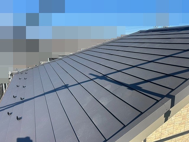 西八代郡市川三郷町でスレート屋根からSGL鋼板（ニクスカラープロ）の葺き替え工事ビフォーアフター