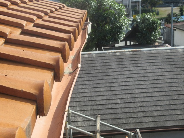 甲府市　雨樋歪み