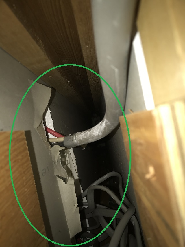 分電盤　屋根裏