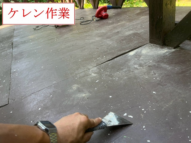 デッキ床面のケレン作業