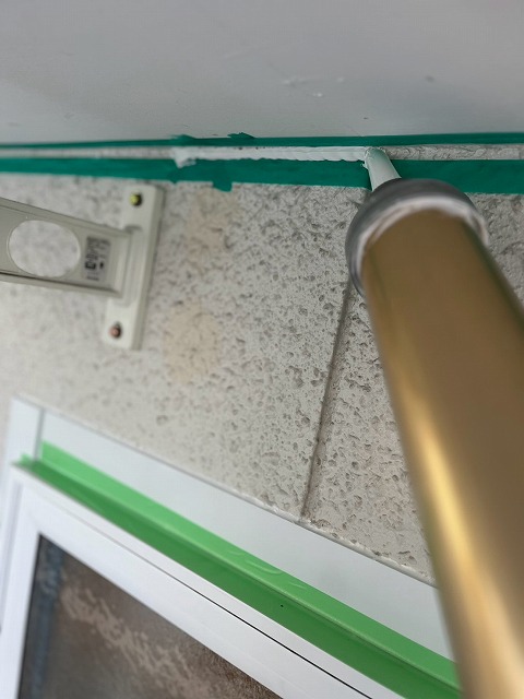 継ぎ目へのコーキング充填