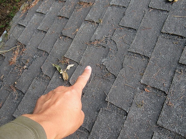 南都留郡鳴沢村で剥がれ・めくれたアスファルトシングル屋根の調査