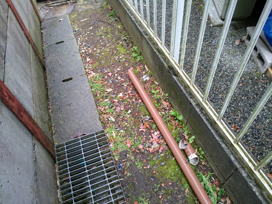雨樋　破損部分　一部