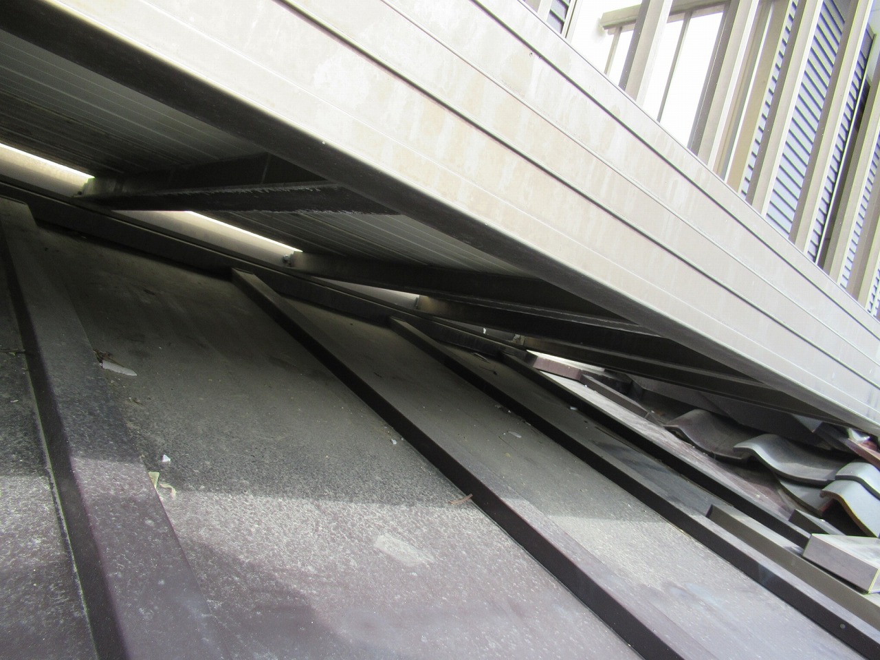 市川三郷町　トタン屋根