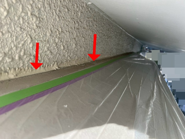 出窓上部の隙間確認