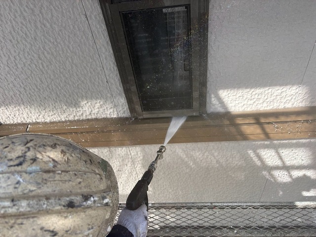 窓下外壁の洗浄