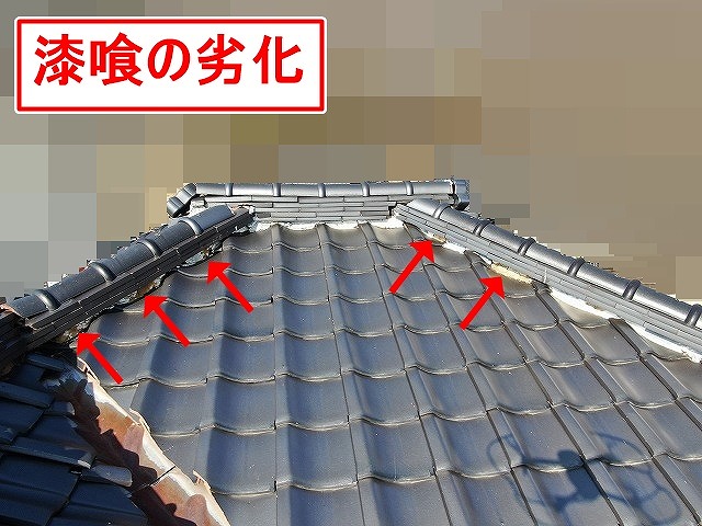 甲府市でドローン調査をした際に確認された劣化した瓦屋根の漆喰