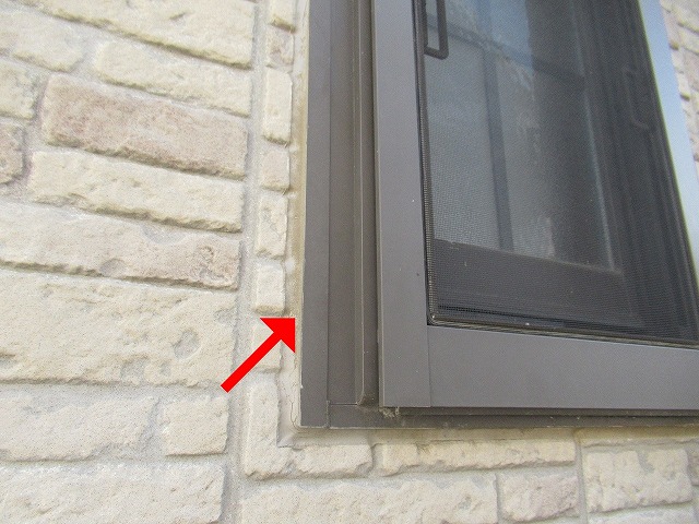 西八代郡市川三郷町でサッシ廻り・窓枠のシーリング増し打ち工事