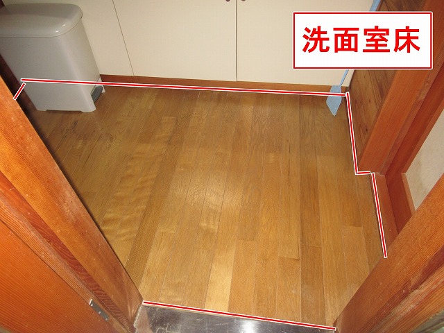 八ヶ岳高原海の口自然郷の別荘で室内工事（洗面室床）の施工前写真