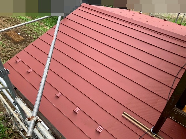 都留市で下屋根のカバー工法ビフォーアフター