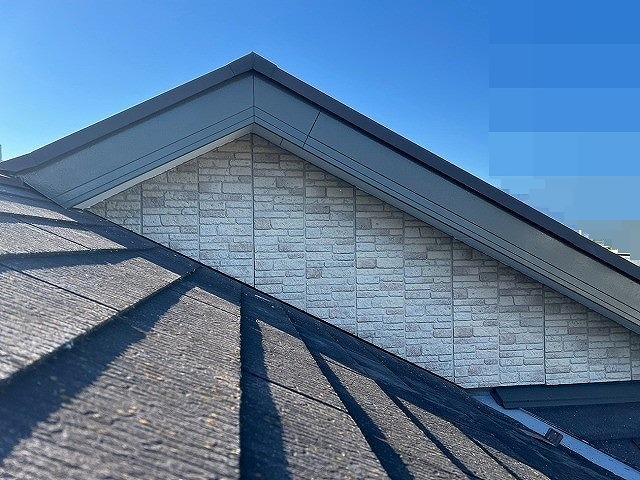 西八代郡市川三郷町で破風塗装のビフォーアフター（シリコン塗装）