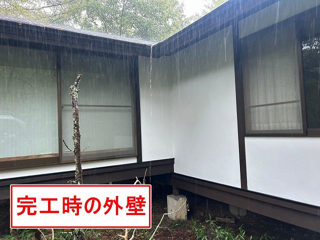 八ヶ岳高原海の口自然郷の別荘で塗装完工した外壁