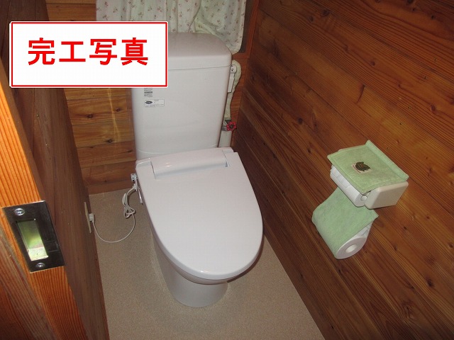 八ヶ岳高原海の口自然郷の別荘で床にCF上張り後のトイレ