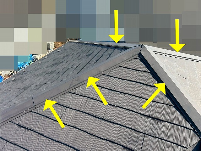 南アルプス市で交換予定の棟板金（釘浮き・釘抜けあり）