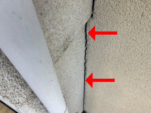 甲府市で外壁の起こった構造クラック（ひび割れ）