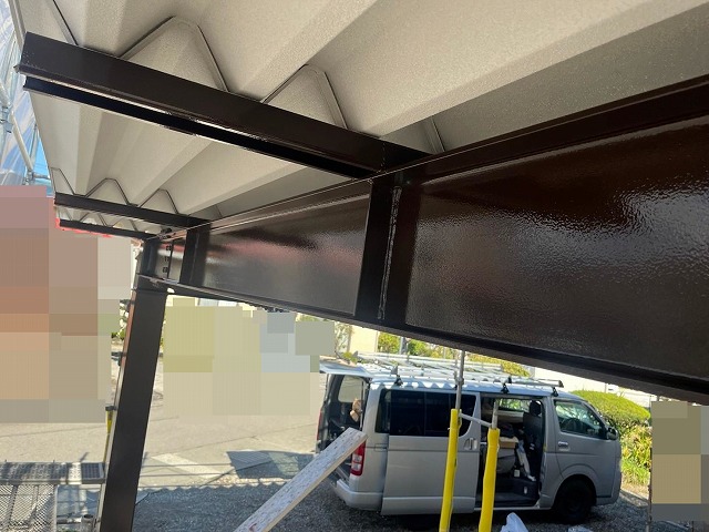 富士吉田市でファインSi（シリコン塗料）で塗装した折板カーポートの鉄骨