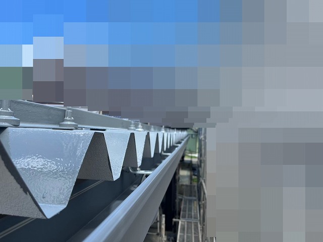 富士吉田市でカーポート折板屋根の雨樋交換ビフォーアフター