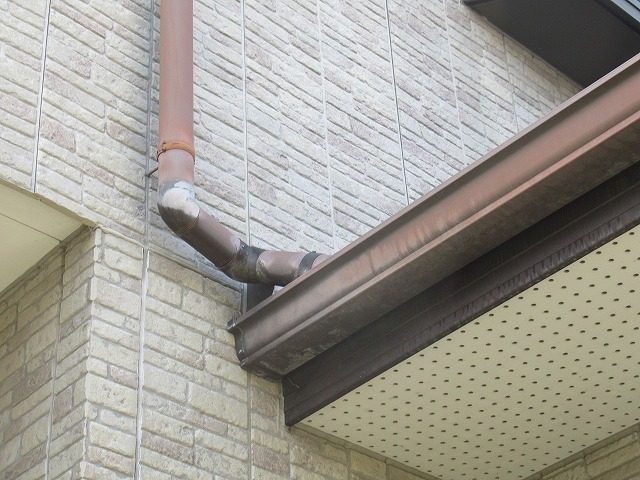 西八代郡市川三郷町で鼻隠し塗装・雨樋塗装のビフォーアフター（シリコン塗装）