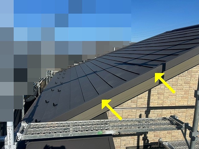 西八代郡市川三郷町でスレート屋根からSGL鋼板（ニクスカラープロ）の葺き替え工事ビフォーアフター（ケラバ板金）