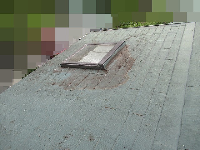 北杜市で落ち葉清掃を行ったスレート屋根