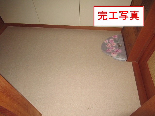 八ヶ岳高原海の口自然郷の別荘で床にCF上張り後の洗面室