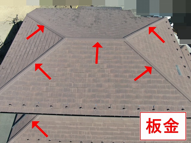 笛吹市で調査時に確認したスレート（コロニアル）の棟板金の釘浮き（釘抜け）