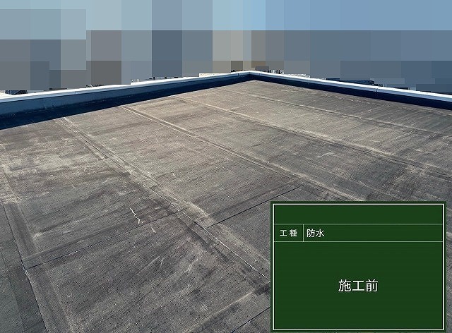 甲斐市で全体的に黒く変色したシート防水