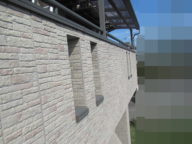 西八代郡市川三郷町でサイディングボード（外壁）にクリヤー塗装（ロイヤルセラクリヤー）のビフォーアフター