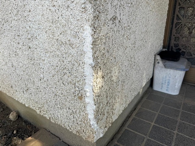 南アルプス市でクラックにシーリング（コーキング）補修を行ったモルタル外壁