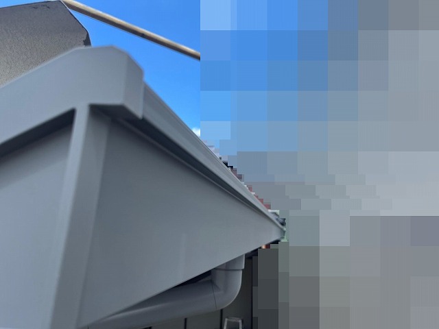 富士吉田市でカーポート折板屋根の雨樋交換ビフォーアフター