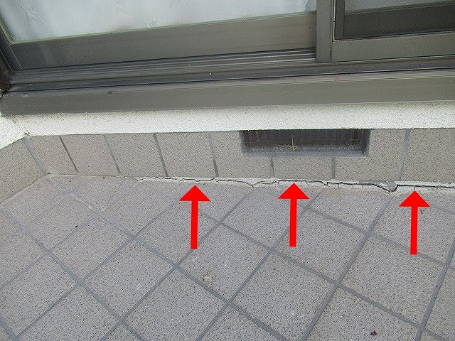 甲府市で横向きのひび割れを確認した基礎
