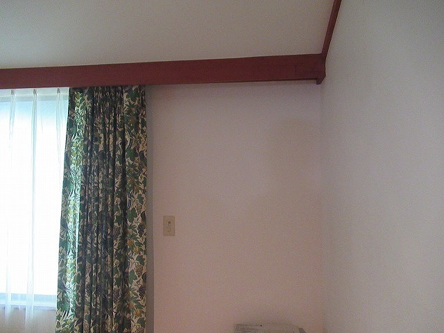 八ヶ岳高原海の口自然郷の別荘で室内クロス貼り替え後の室内