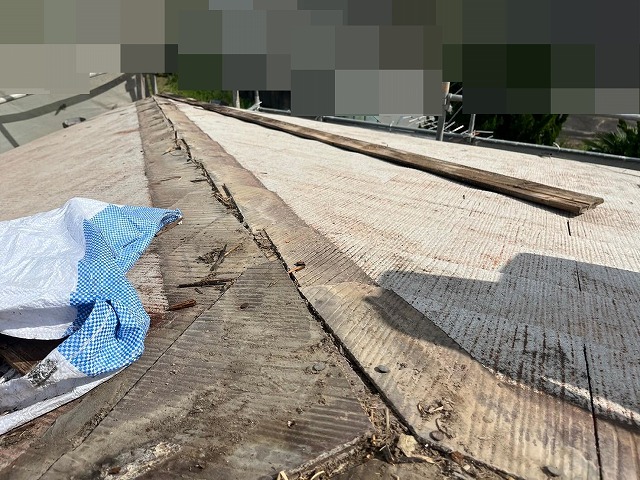 南アルプス市で板金・貫板・固まった接着剤を撤去したスレート屋根