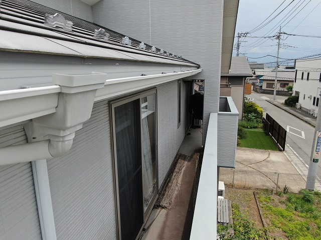 甲府市　屋根ドローン点検　雨樋歪み　雪害