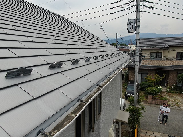 甲府市　屋根ドローン点検　雨樋歪み