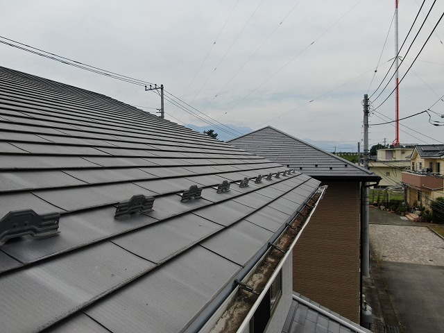 甲府市　屋根ドローン点検　雨樋歪み　屋根は綺麗