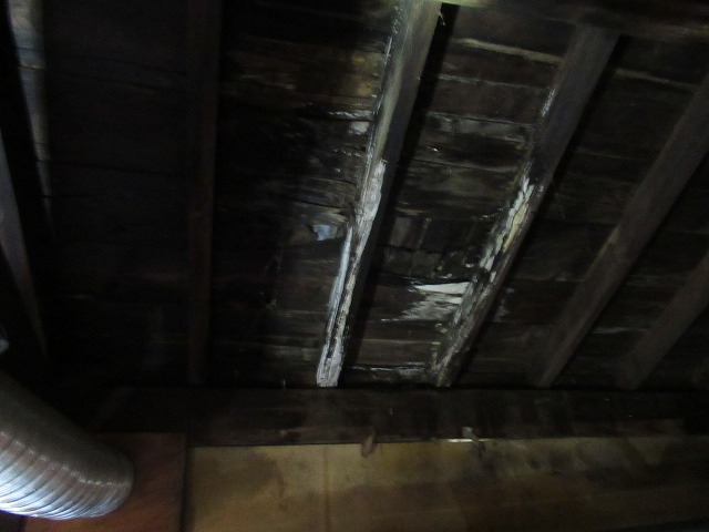 南アルプス市　雨漏れ室内