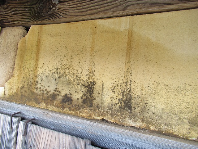 南アルプス市　外壁雨漏れ